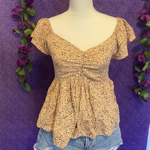 Light brown, Mini leopard print, baby doll top! :)🤎